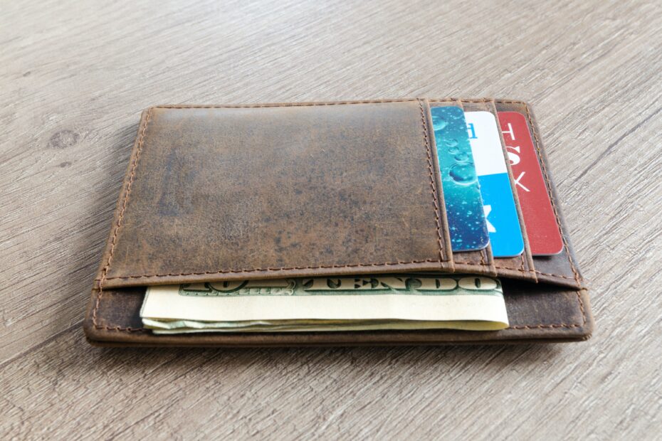 Nowoczesne portfele na karty Ewolucja tradycyjnego portfela